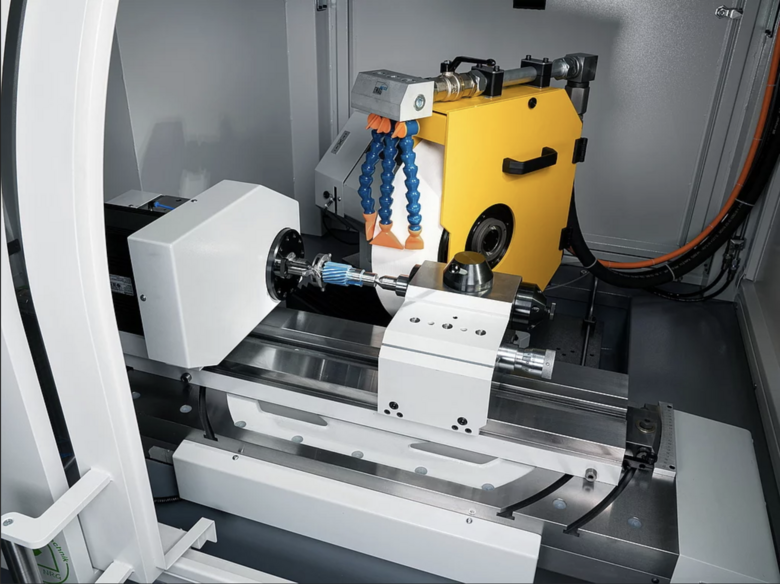 WPG 7 CNC from EMAG Weiss: Ensure rapid external grinding processes in the smallest of spaces