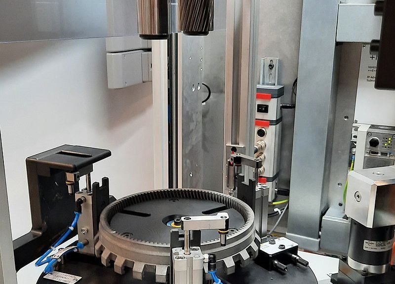 Mahr MWF GmbH Develops Measuring Machine for Double-Flank Gear Roll Testing