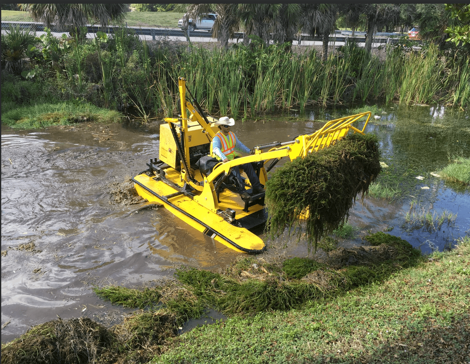 Renewable Lubricants assists Weedoo Greenboats to power onboard hydraulic equipment 