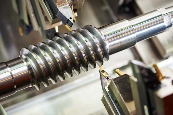 Precision Beyond the Machine: How Advanced Metal Cutting Fluids are Transforming Gear Manufacturing